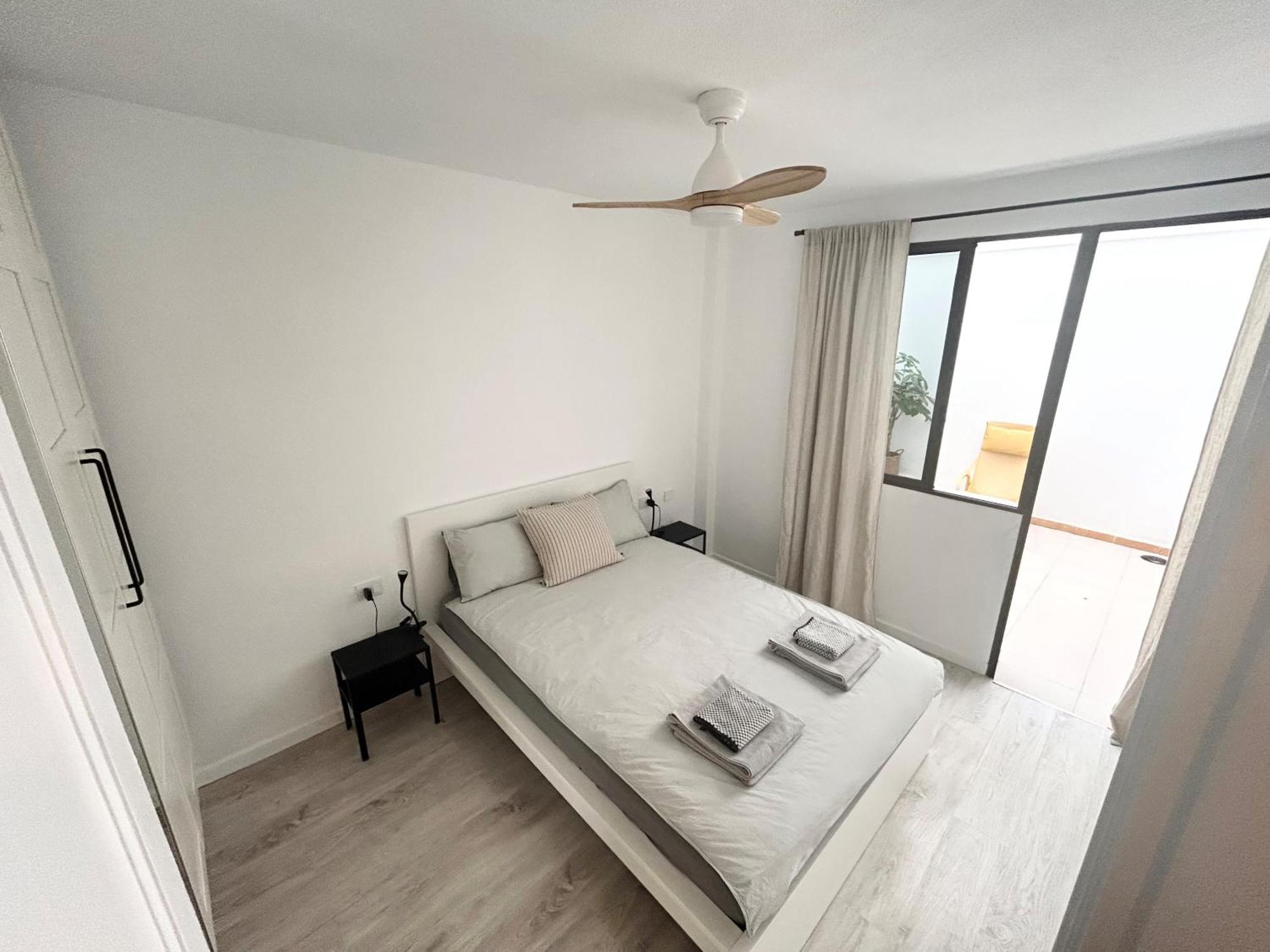 Beautiful, 2 Double Bedrooms In Cristianos, 3 Mins From The Arona (Tenerife)