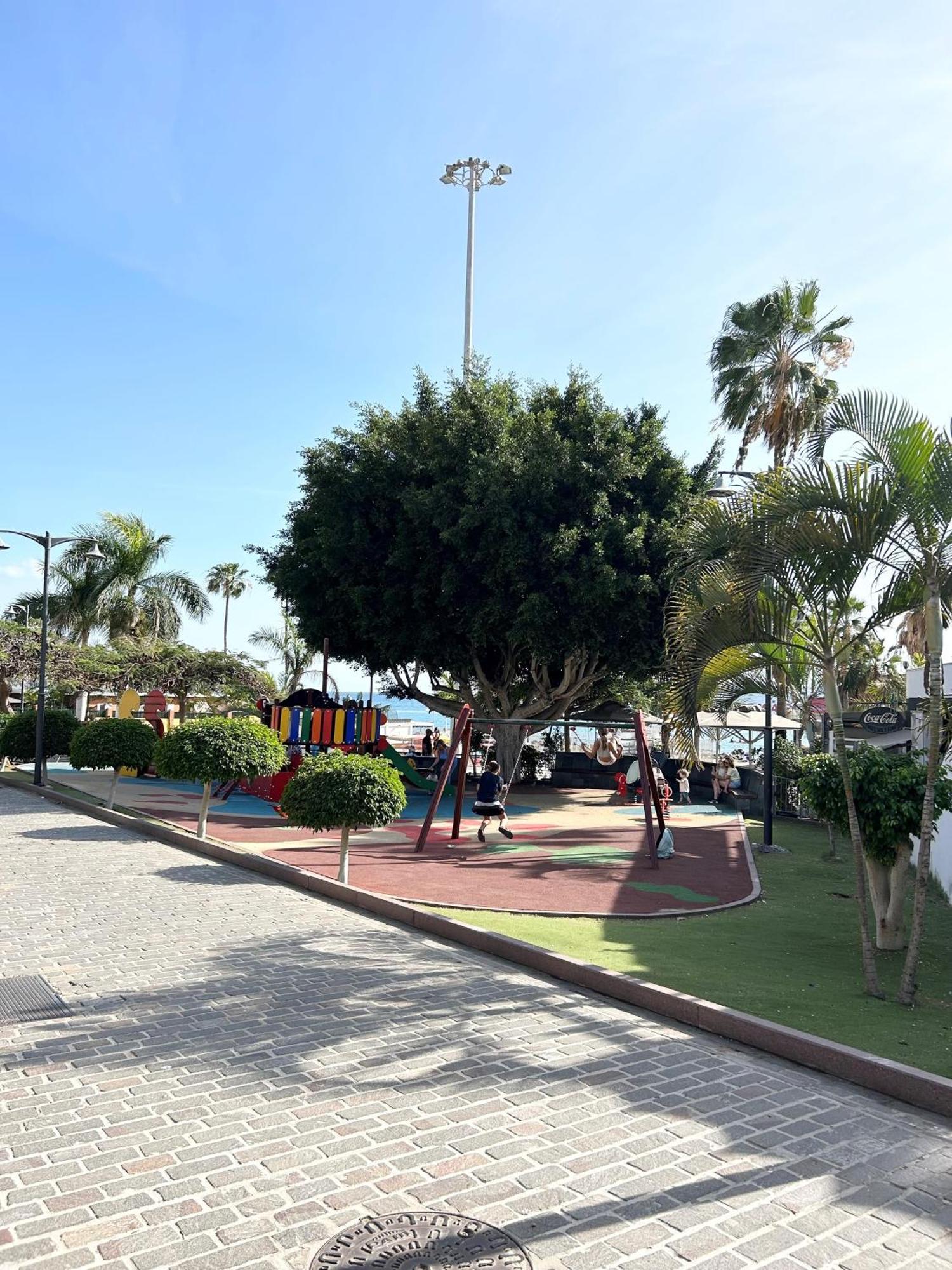 Apartment Beautiful, 2 Double Bedrooms In Cristianos, 3 Mins From The